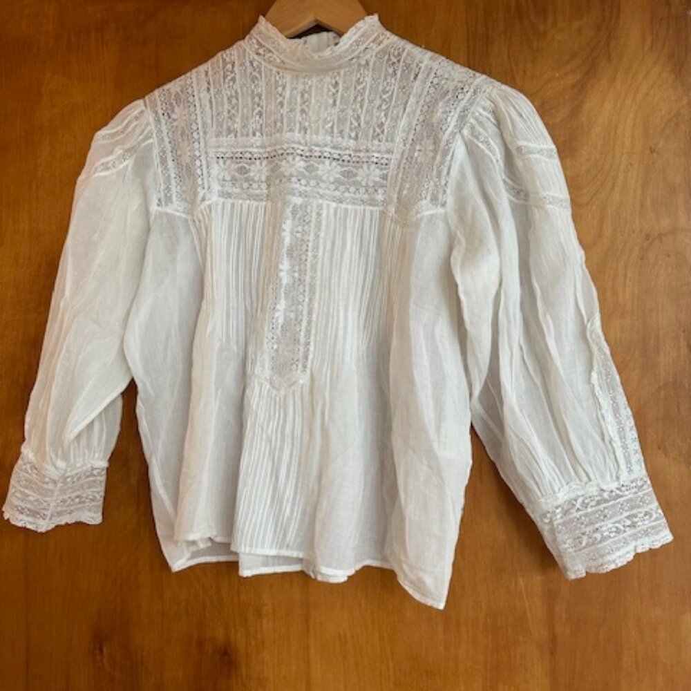 DOEN - Mock Neck Long Sleeve Top with Lace detail, XS